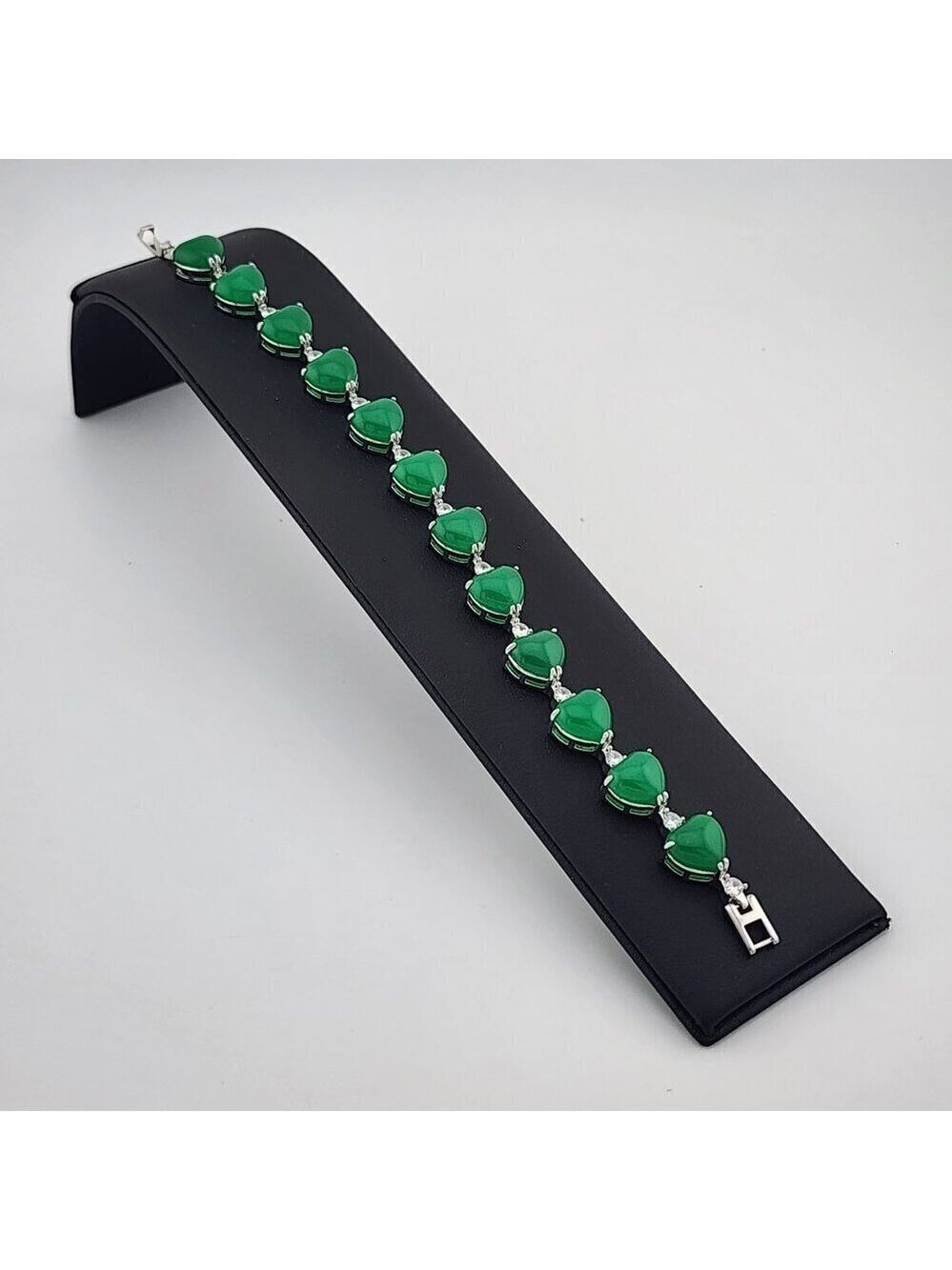 Radiant Jade Hearts Bracelet – A Colorful Symbol of Love & Harmony